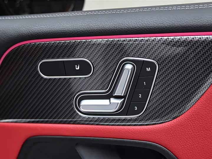 Mercedes-Benz GLB 2023 AMG GLB 35 4 MATIC — фото 29