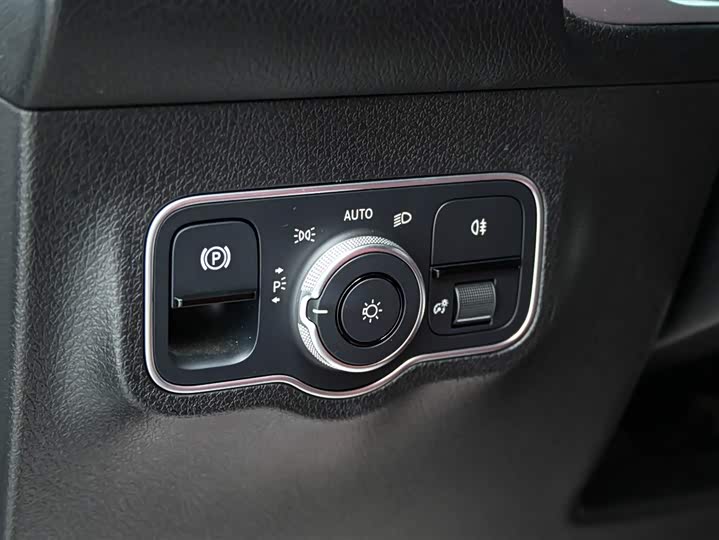 Mercedes-Benz GLB 2023 AMG GLB 35 4 MATIC — фото 25
