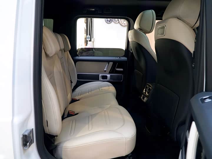 Mercedes-Benz G-Class 2024 G 350 — фото 11