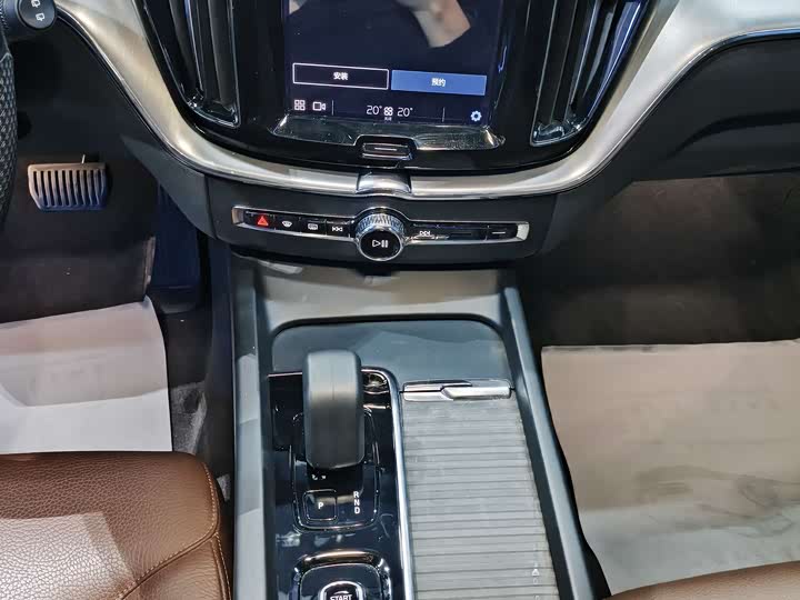 Volvo XC60 2023 B 5 4 WD — фото 7