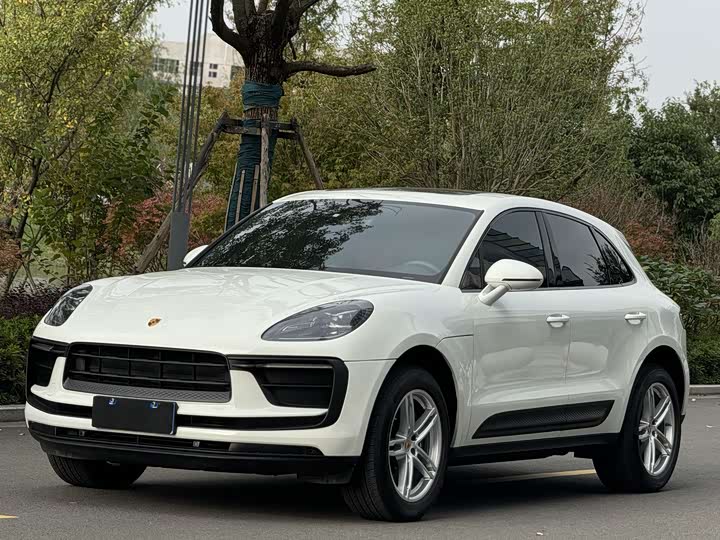 Porsche Macan 2022 Macan 2.0 T — фото 1