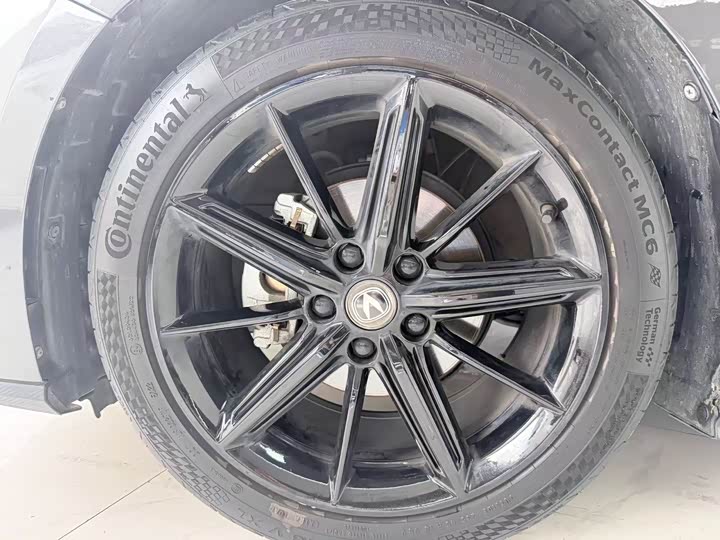 Changan UNI-V 2023 1.5 T Premium — фото 11