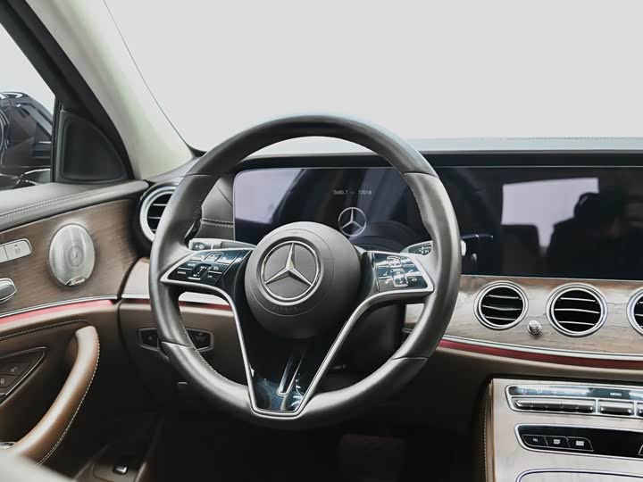 Mercedes-Benz E-Class 2022 E 300 L Luxury — фото 13