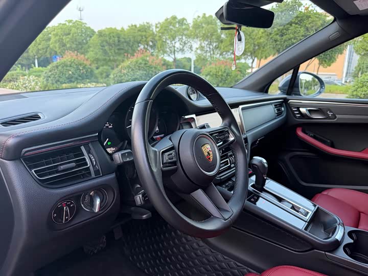 Porsche Macan 2023 Macan 2.0 T — фото 8