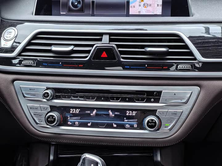 BMW 7 Series — фото 14