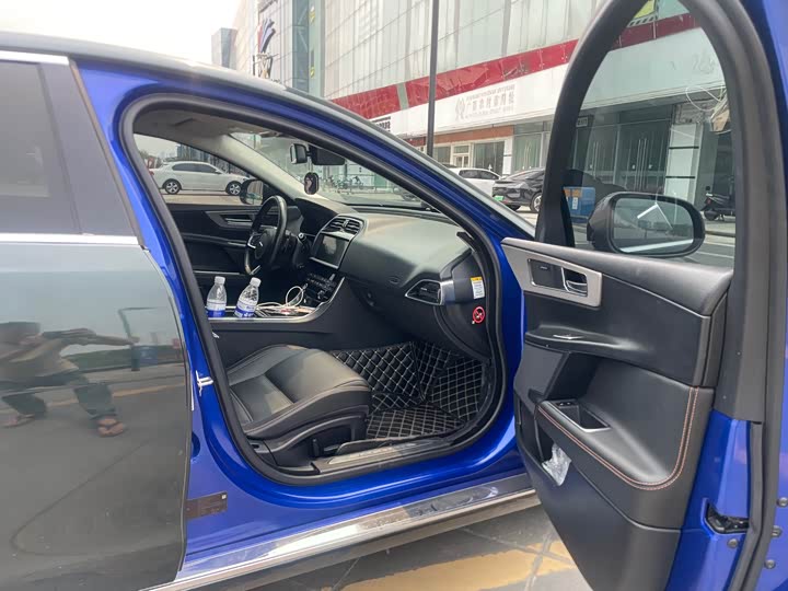 Jaguar XEL 2019 2.0 T 200 PS — фото 11