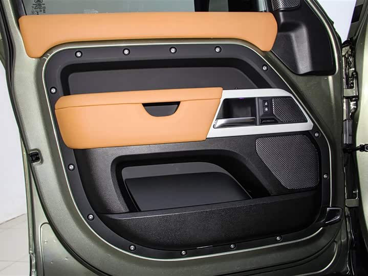 Land Rover Defender — фото 16