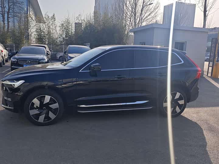 Volvo XC60 Hybrid 2025 Hybrid 4 WD — фото 3