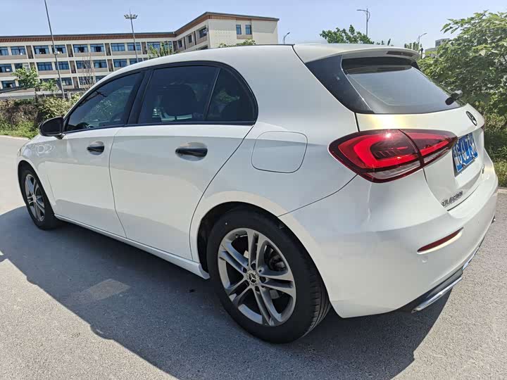 Mercedes-Benz A-Class 2021 A 200 — фото 4