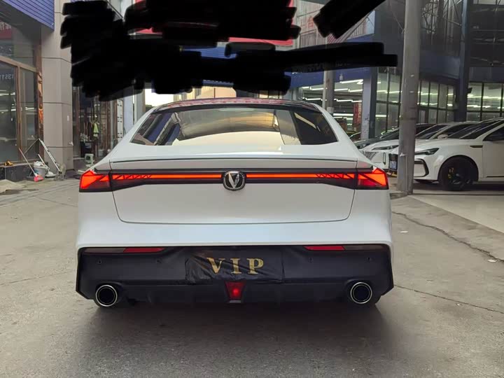 Changan UNI-V 2022 1.5 T Premium — фото 13