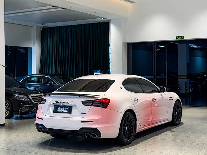 Maserati Ghibli 2023 3.0 T Modena — фото 3
