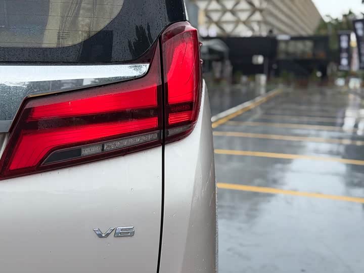Toyota Alphard — фото 17