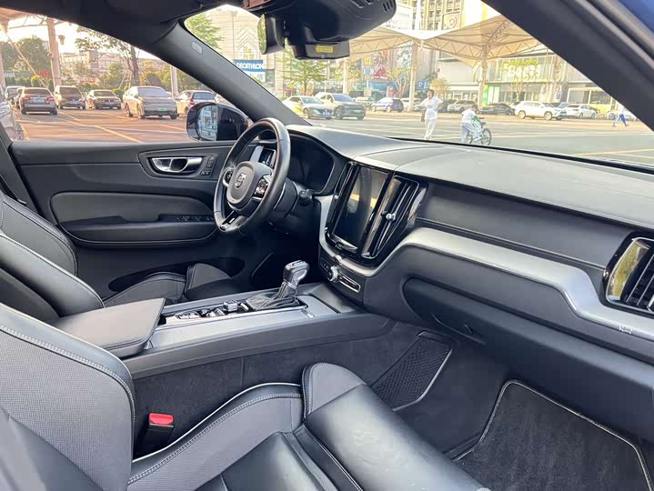 Volvo XC60 2020 T 5 4 WD — фото 9