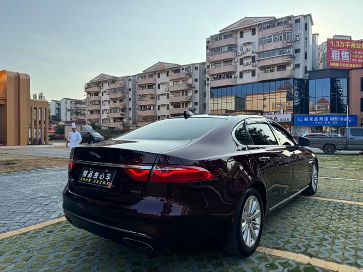 Jaguar XFL 2017 XFL 2.0 T 240 PS — фото 6