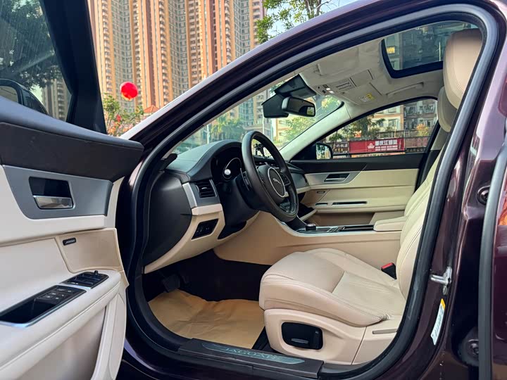 Jaguar XFL 2017 XFL 2.0 T 240 PS — фото 9
