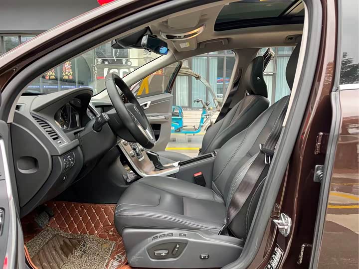 Volvo XC60 2017 T 5 — фото 12