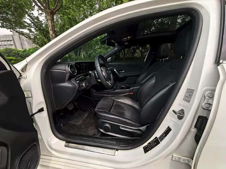 Mercedes-Benz A-Class 2019 A 180 L — фото 7