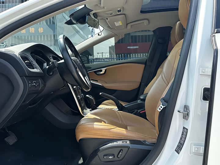 Volvo V40 2017 T 3 — фото 13