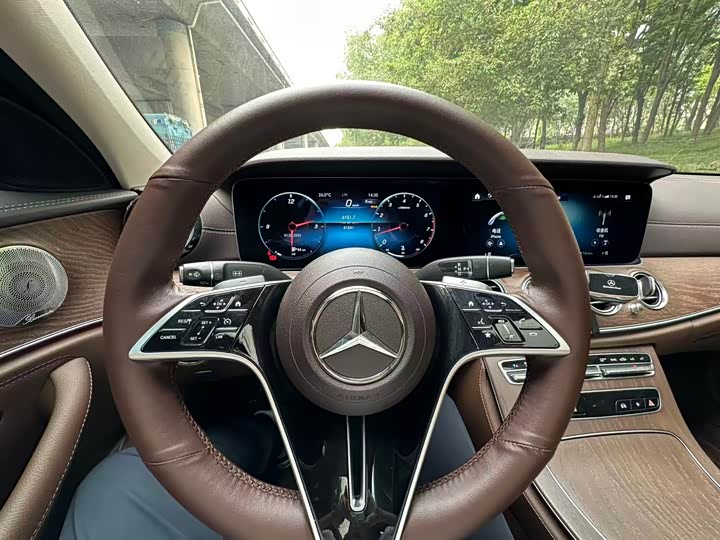 Mercedes-Benz E-Class 2023 E 300 L Luxury — фото 11