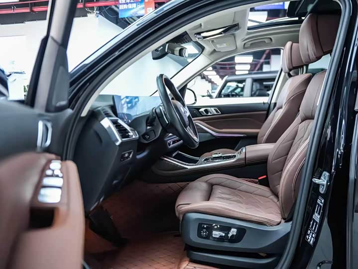 BMW X7 2023 x Drive 40i Leading — фото 10