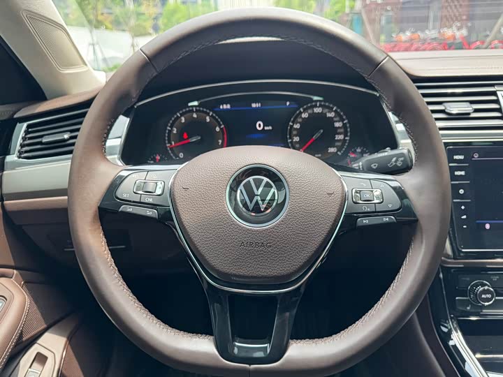 Volkswagen Phideon — фото 15