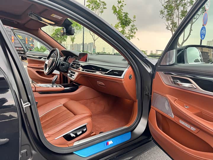 BMW 7-Series 2018 740 Li x Drive M — фото 7