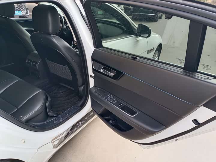 Jaguar XEL 2019 2.0 T 200 PS — фото 6