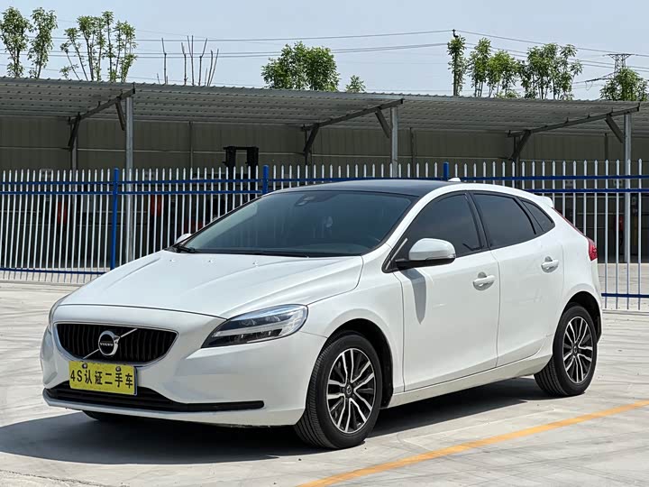 Volvo V40 2017 T 3 — фото 1