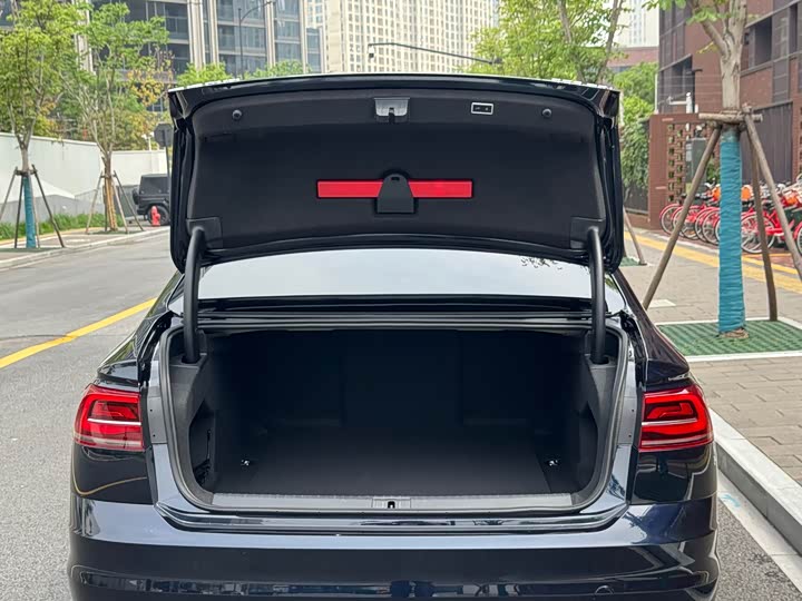 Volkswagen Phideon — фото 26