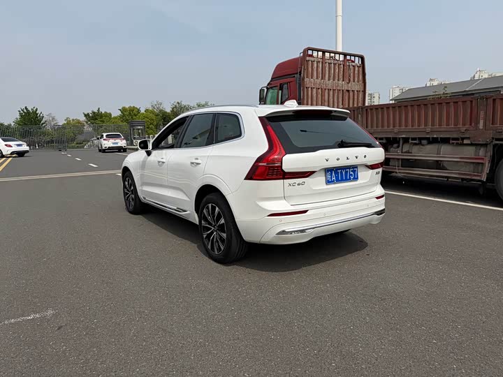 Volvo XC60 2023 B 5 4 WD — фото 5