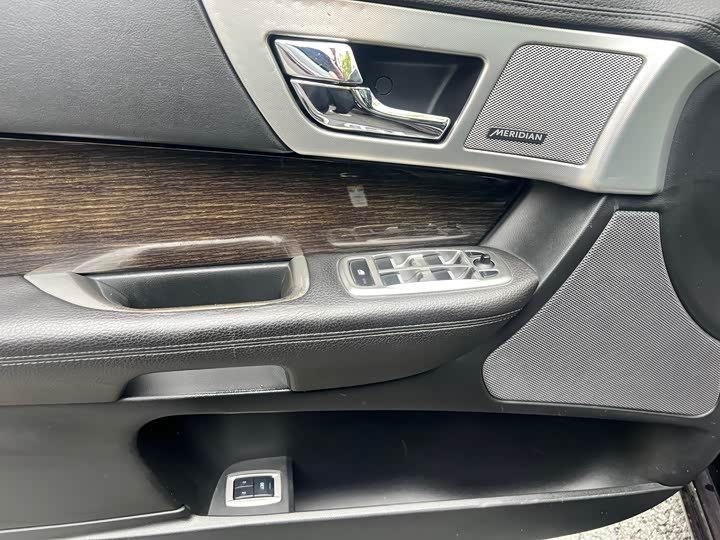 Jaguar XF 2015 XF 3.0 SC R-Sport — фото 21