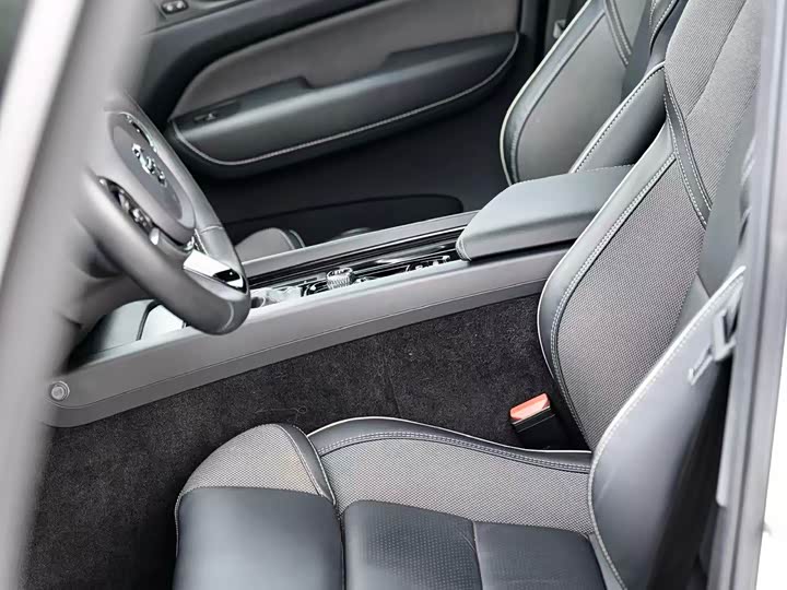 Volvo XC60 2021 T 5 4 WD — фото 5
