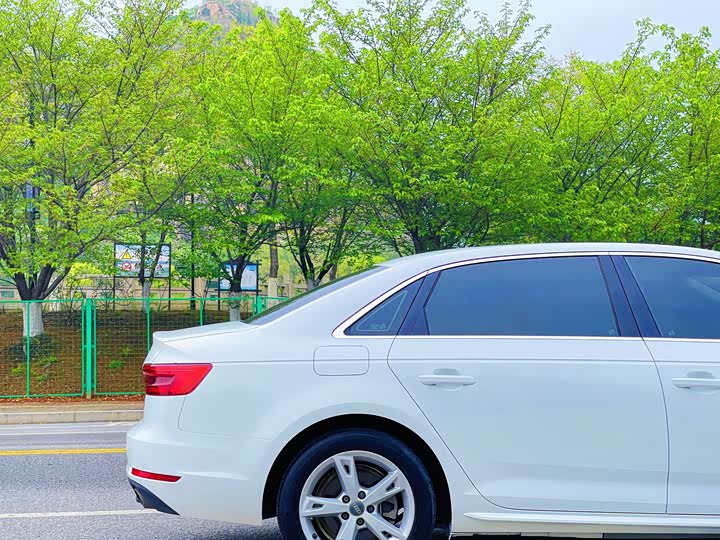 Audi A4L 40 TFSI стиль — фото 18