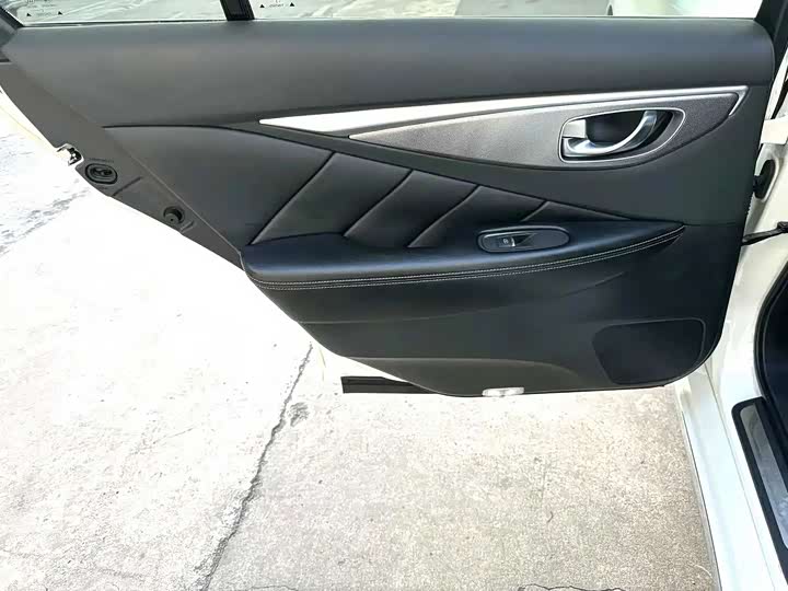Infiniti Q 50 L 2016 2.0 T — фото 13