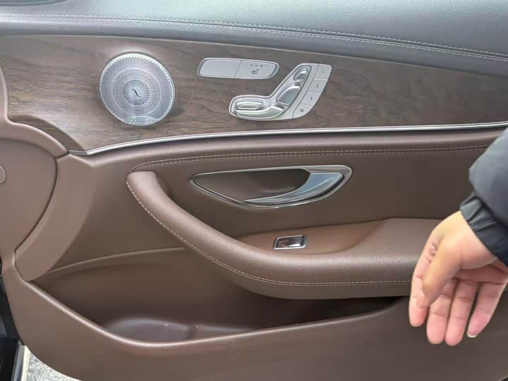 Mercedes-Benz E-Class 2017 E 300 L Luxury — фото 9