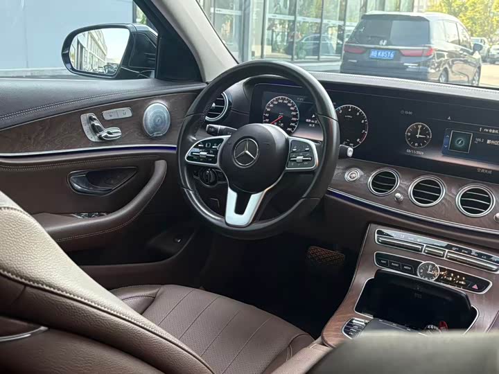 Mercedes-Benz E-Class 2017 E 300 L Luxury — фото 14