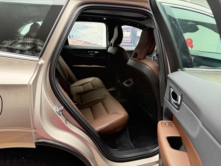Volvo XC60 2025 B 5 4 WD — фото 5