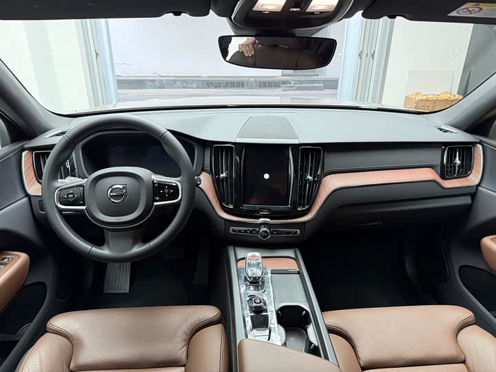Volvo XC60 2025 B 5 4 WD — фото 11