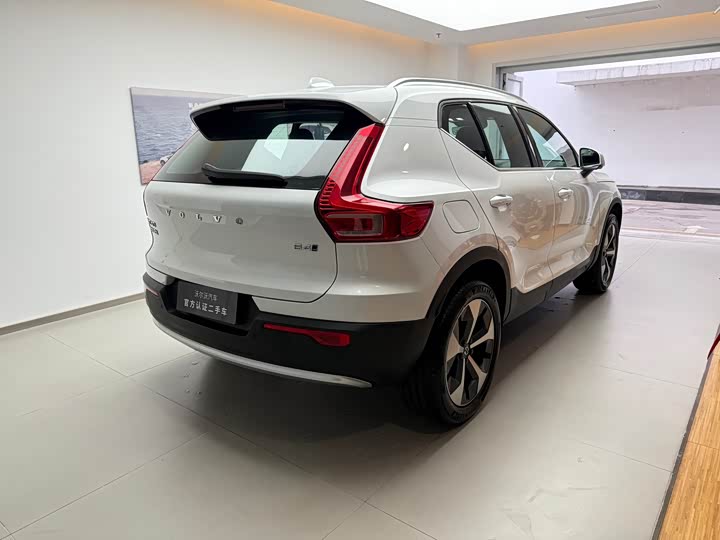Volvo XC40 2025 B 4 WD — фото 11