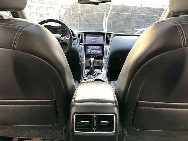 Infiniti Q 50 L 2016 2.0 T — фото 12