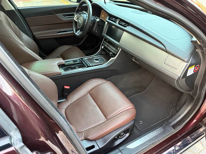 Jaguar XFL 2018 XFL 2.0 T 250 PS — фото 10
