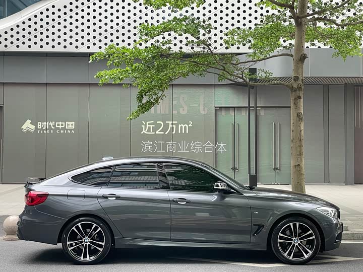 BMW 3-Series 2019 330i x Drive M — фото 4