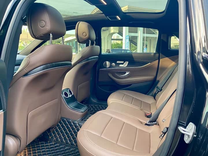 Mercedes-Benz E-Class 2023 E 300 L Luxury — фото 7