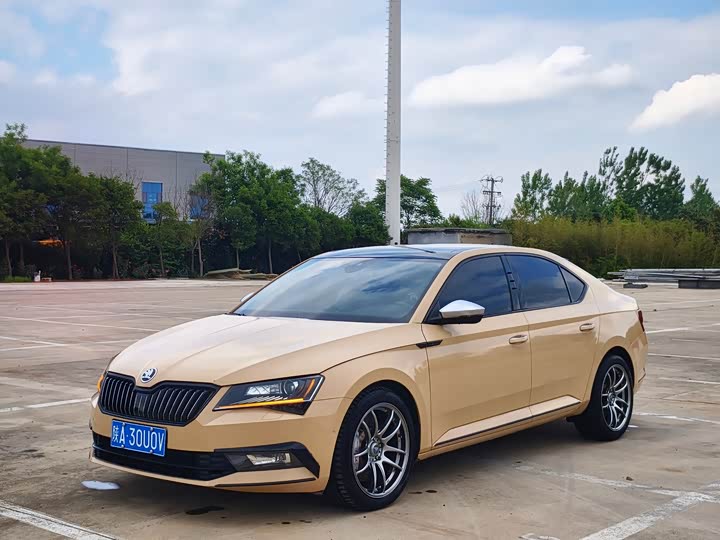 Skoda Superb — фото 1