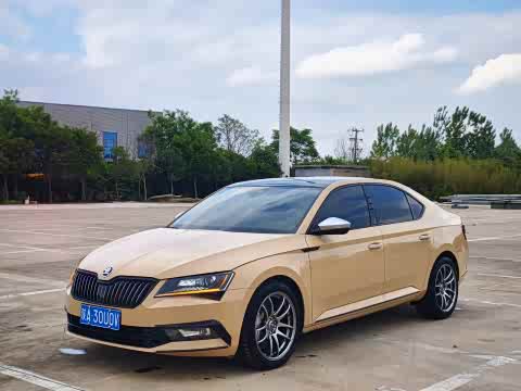 Skoda Superb — фото 10