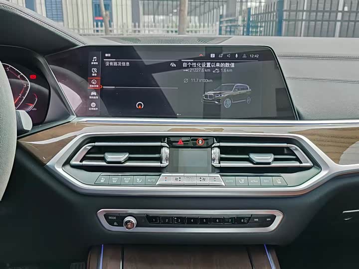 BMW X7 2020 x Drive 40i — фото 16