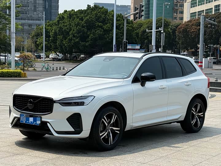 Volvo XC60 2022 B 5 4 WD — фото 1