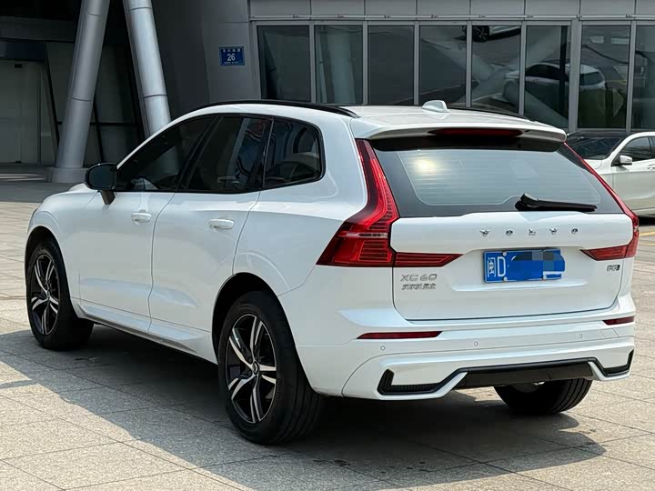 Volvo XC60 2022 B 5 4 WD — фото 6
