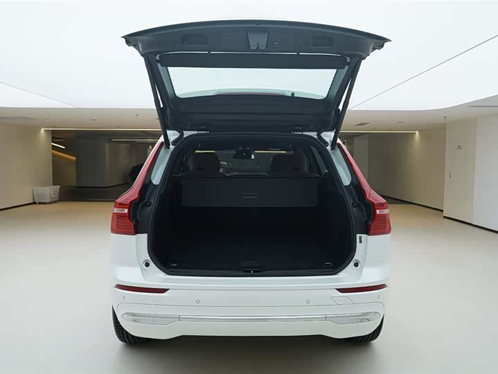Volvo XC60 2025 B 5 4 WD — фото 6