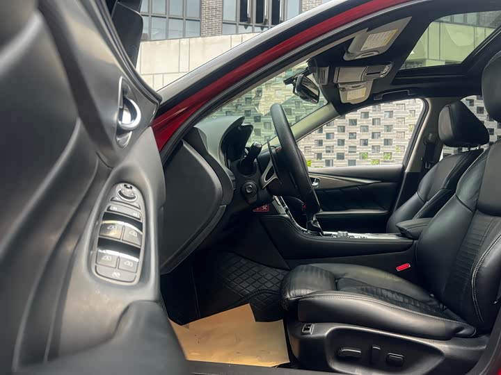 Infiniti Q50L 2015 2.0 T — фото 23